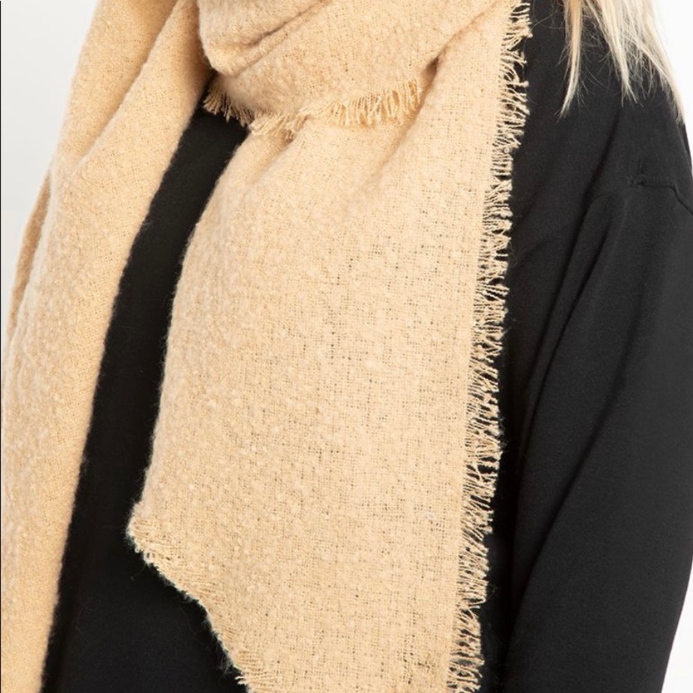 NWT Shiraleah Fringe Hem Scarf - Picture 2 of 5